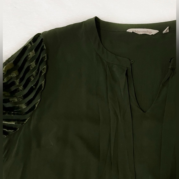 Soft Surrounding Women’s Dark Green Top with Velvet Striped Sleeve Sz M - Picture 4 of 13